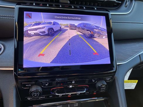 New 2025 Jeep Grand Cherokee Limited w/ Black Appearance Package image 12