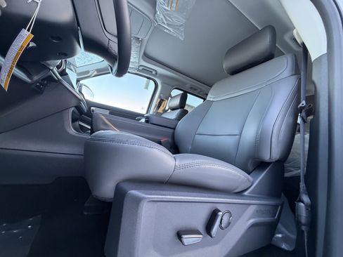 New 2026 Ford Expedition Active image 25