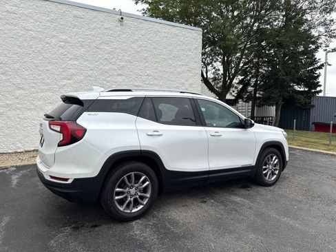 Used 2023 GMC Terrain SLT w/ Infotainment Package II FWD image 5