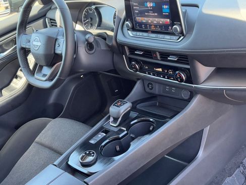 Certified 2025 Nissan Rogue SV image 9