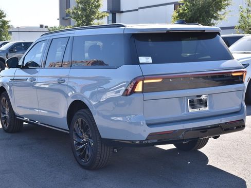 New 2025 Lincoln Navigator L Reserve w/ Jet Appearance Package image 9