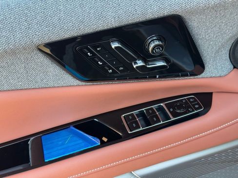 New 2026 Cadillac Optiq Luxury 2 image 19