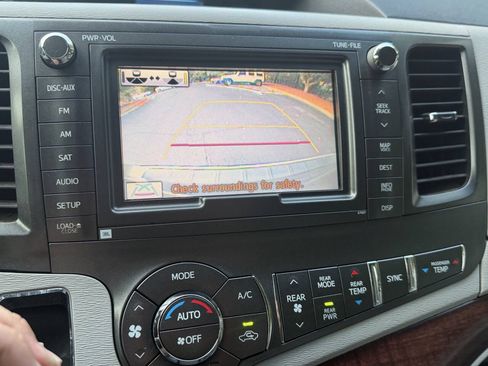 Used 2011 Toyota Sienna XLE w/ XLE Navigation Pkg FWD image 15