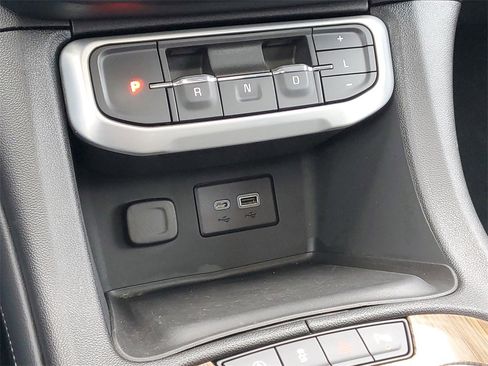 Used 2022 GMC Acadia SLE w/ Driver Convenience Package image 28