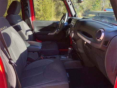 Used 2013 Jeep Wrangler Unlimited Sahara image 34