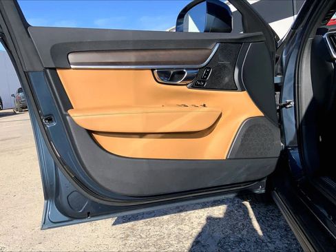 Used 2020 Volvo V90 T6 Cross Country image 19