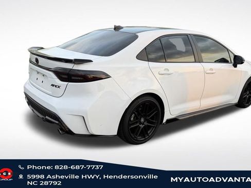 Used 2021 Toyota Corolla SE image 3