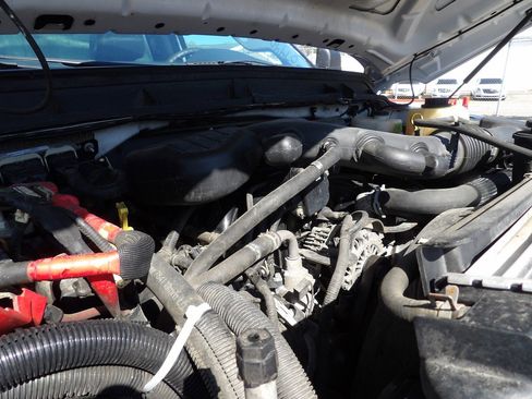 Used 2016 Ford F550 REGULAR CAB DRW 4WD SERVICE /U image 17