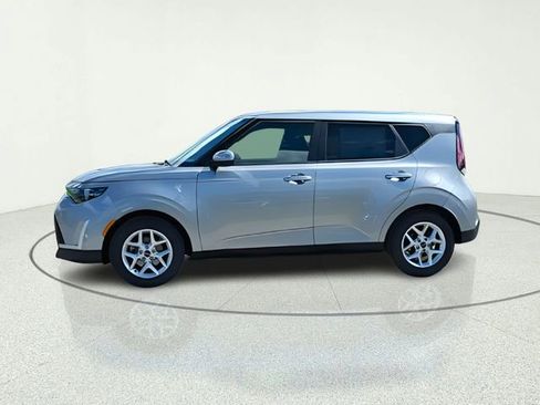 Certified 2023 Kia Soul LX w/ LX Technology Package FWD image 2