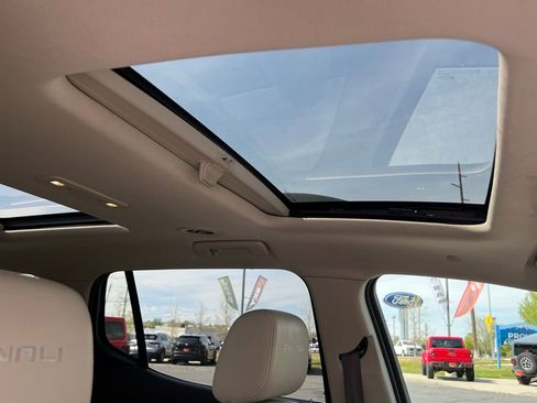 Used 2018 GMC Acadia Denali w/ Technology Package AWD/4WD image 19
