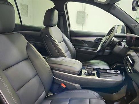 Used 2025 Buick Enclave Preferred image 26