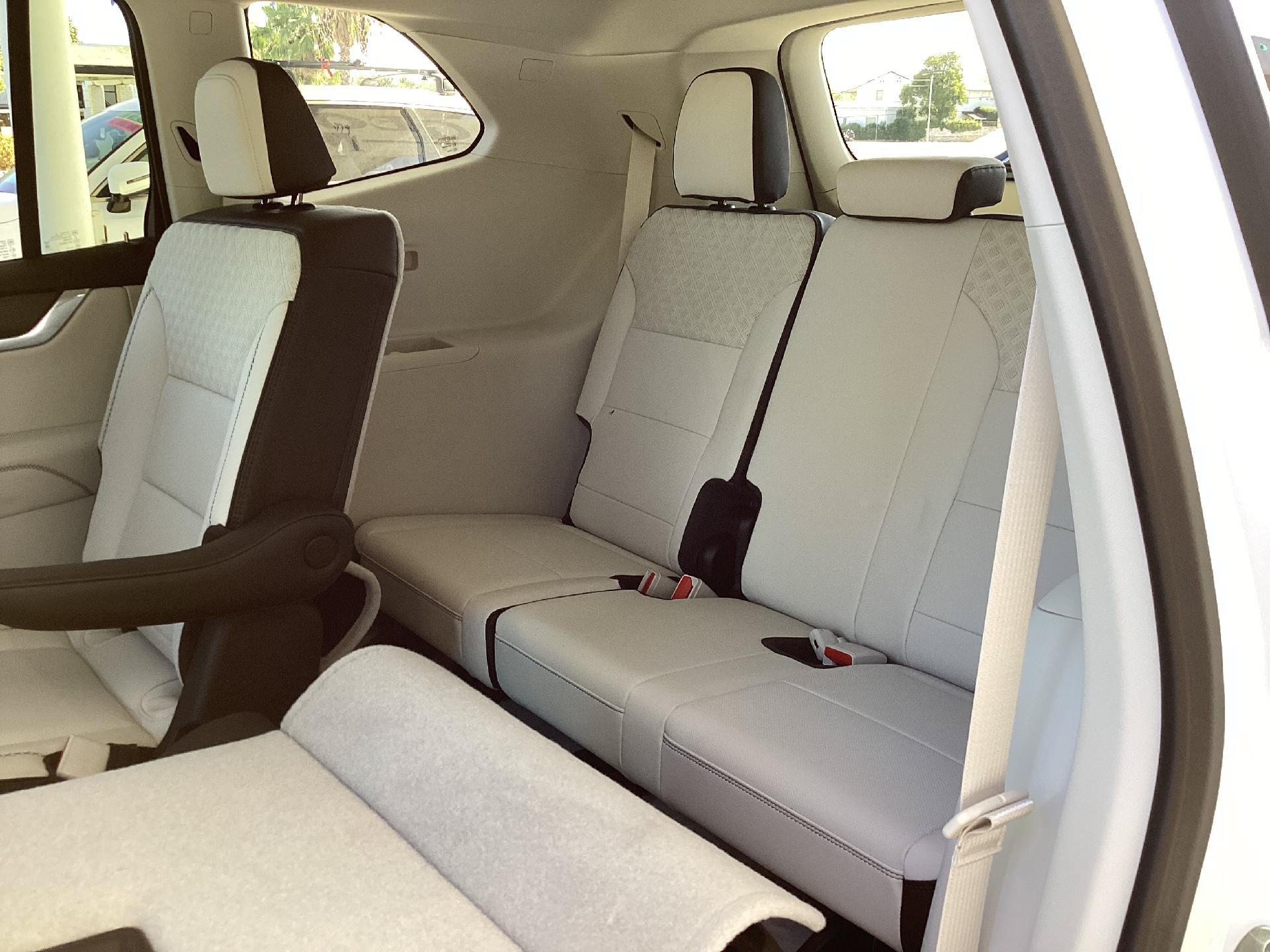 Used 2025 GMC Acadia Denali AWD/4WD image 13