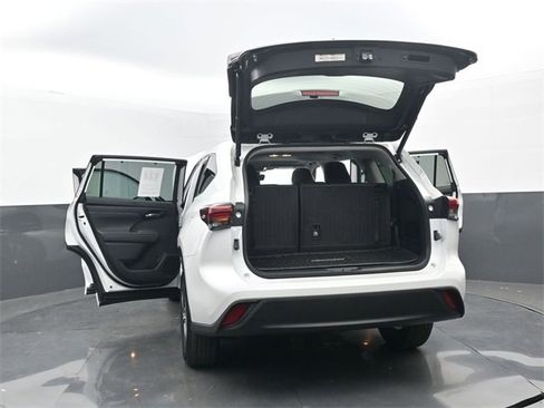 Used 2022 Toyota Highlander XLE image 36