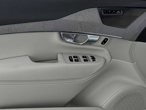 Certified 2025 Volvo XC90 B6 Plus image 17