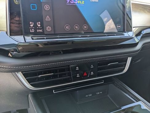 Used 2024 Volkswagen Atlas SE FWD image 26