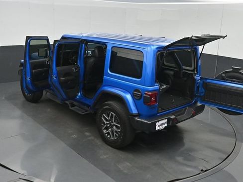Used 2024 Jeep Wrangler Unlimited Sahara w/ Technology Group AWD/4WD image 58