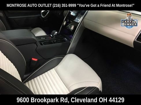 Used 2024 Land Rover Discovery Metropolitan Edition image 35