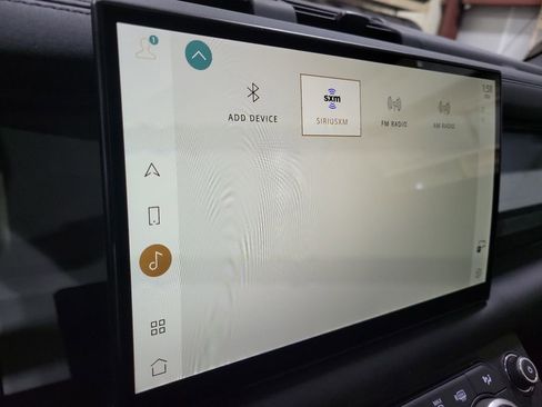 Used 2024 Land Rover Defender 110 SE image 32