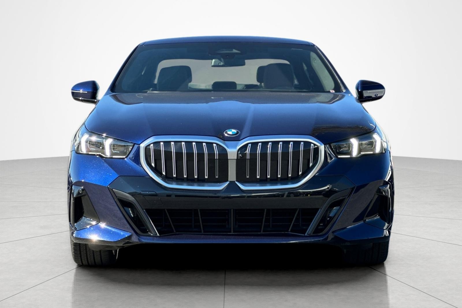 Used 2025 BMW 530i xDrive w/ M Sport Package AWD/4WD image 8