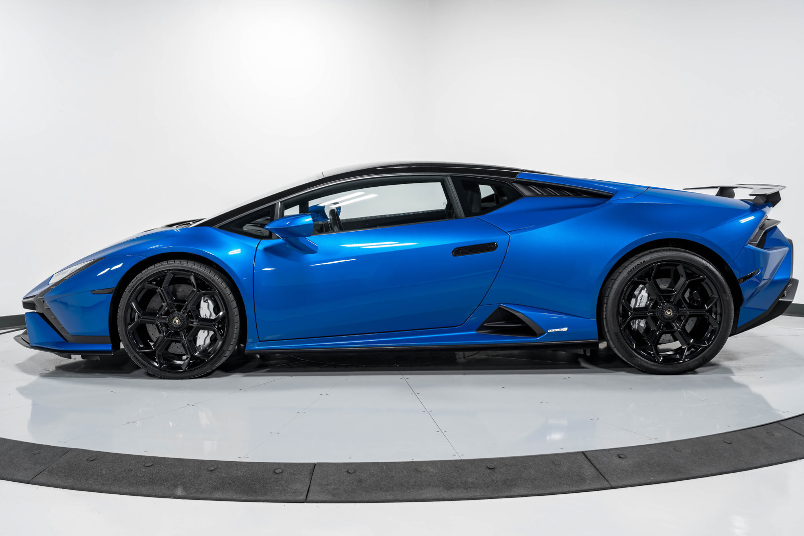 Used 2023 Lamborghini Huracan Tecnica RWD image 6