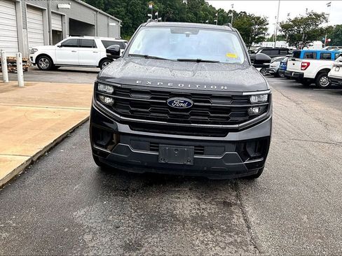 Used 2025 Ford Expedition Active RWD image 5