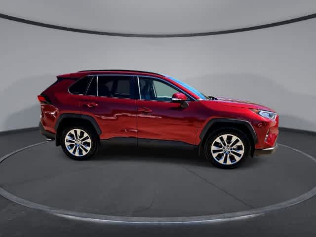 Used 2021 Toyota RAV4 XLE Premium FWD image 9
