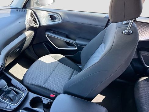 Used 2025 Kia Soul LX w/ LX Technology Package image 21