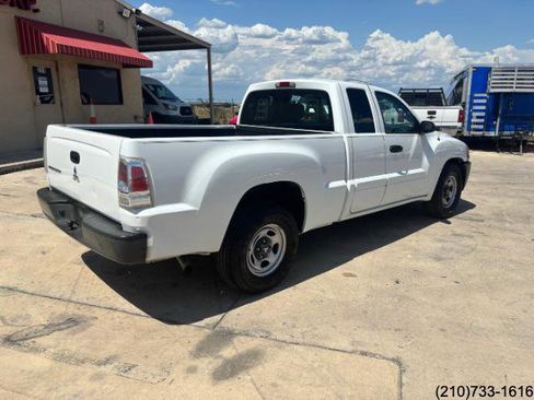 Used 2006 Mitsubishi Raider LS image 7
