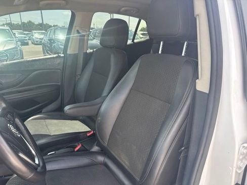 Used 2022 Buick Encore Preferred FWD image 7
