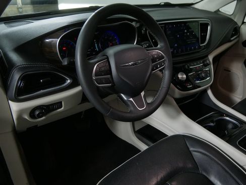 Used 2023 Chrysler Pacifica Limited w/ Uconnect Theater Family Group AWD/4WD image 13
