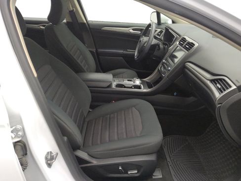 Used 2019 Ford Fusion SE image 21