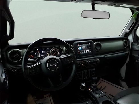 Used 2022 Jeep Gladiator Willys image 11