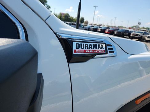 Used 2025 GMC Sierra 2500 SLT w/ SLT Premium Package AWD/4WD image 8
