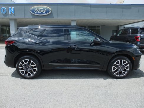 Used 2025 Chevrolet Blazer RS FWD image 2
