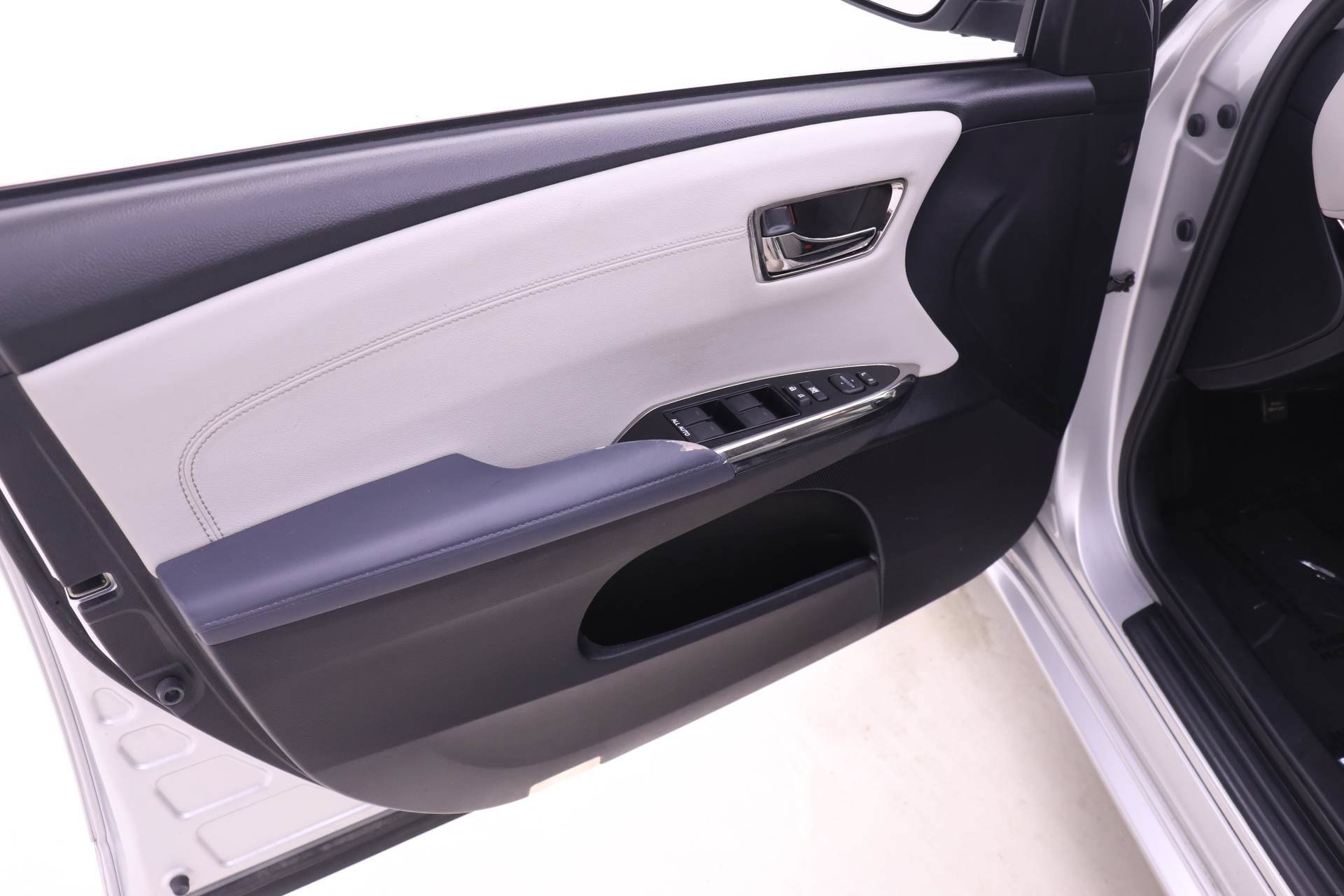 Used 2014 Toyota Avalon XLE FWD image 9