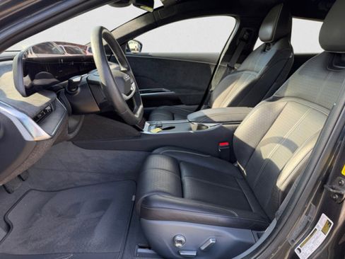 Used 2023 Lucid Air Grand Touring image 9