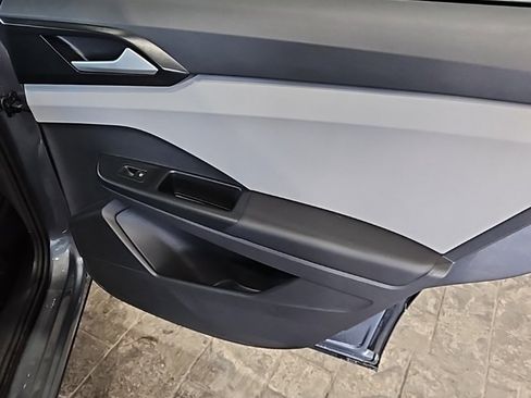 Used 2022 Volkswagen Taos SEL image 15