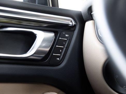 Certified 2023 Porsche Macan AWD/4WD image 18