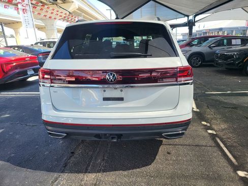 Used 2025 Volkswagen Atlas SE image 13