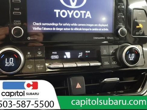 Used 2022 Toyota Highlander XLE AWD/4WD image 22