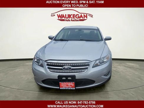 Used 2010 Ford Taurus SEL image 2
