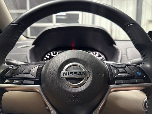 Used 2022 Nissan Altima 2.5 SV w/ SV Premium Package image 11