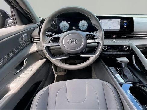 Used 2023 Hyundai Elantra SEL w/ Convenience Package image 8