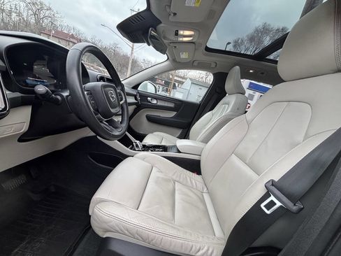 Used 2023 Volvo XC40 B5 Plus w/ Driver Assist Package image 9