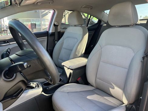 Used 2017 Hyundai Elantra SE image 31