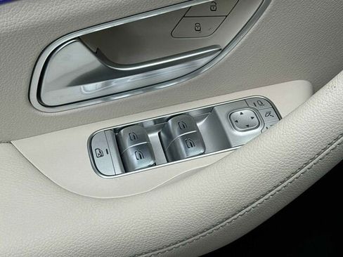 Used 2025 Mercedes-Benz GLS 450 4MATIC image 13