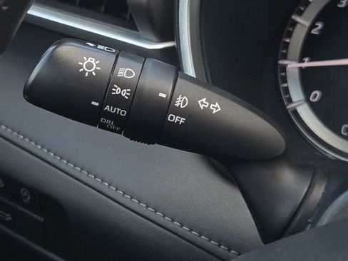 Used 2023 Toyota Highlander XLE AWD/4WD image 30