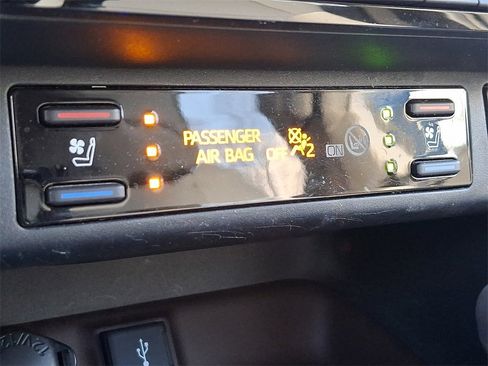 Used 2020 Toyota RAV4 Limited image 23