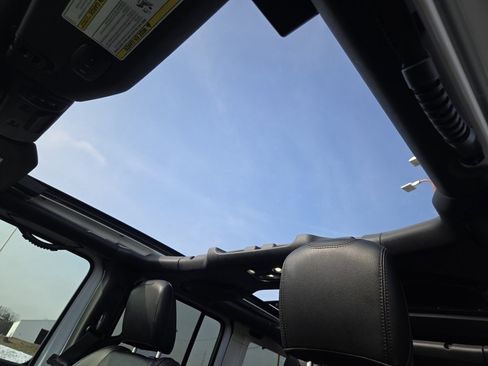 Used 2021 Jeep Wrangler Unlimited Rubicon image 6