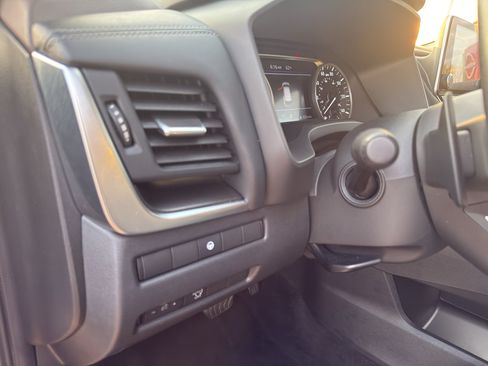 Used 2023 Nissan Rogue SV AWD/4WD image 14